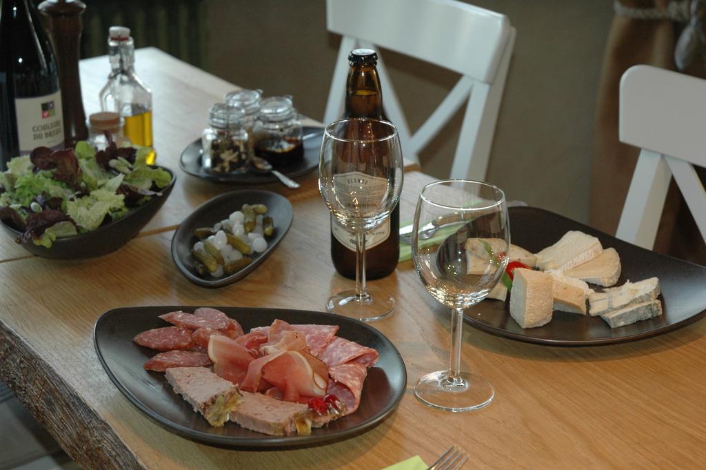 Les Du Vivier, D'hôtes Et - à 100m - Couette-café 3*